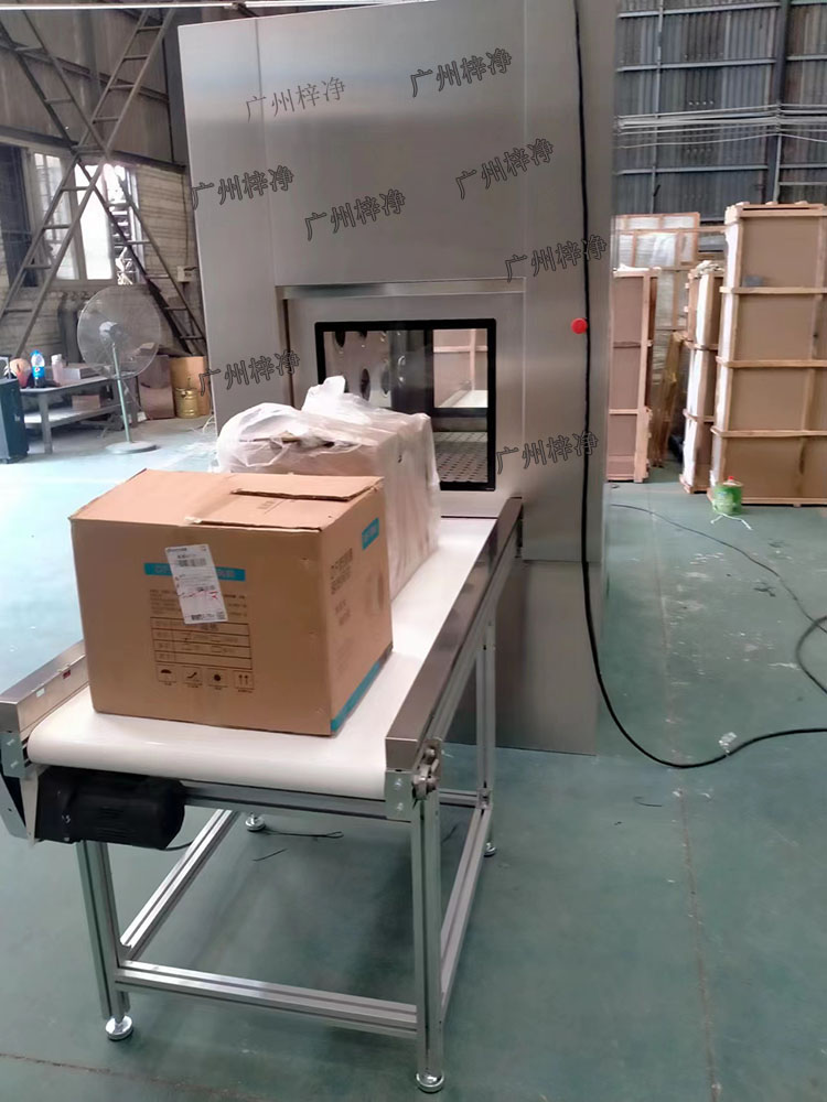輸送線風(fēng)淋傳遞窗與輸送線貨淋室是潔凈室中用于物品傳遞和空氣凈化的關(guān)鍵設(shè)備。
