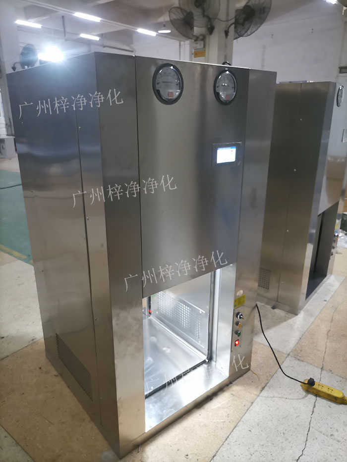 當傳遞窗與機器人連接時，機器人可以自動從傳遞窗中取出或放入物料，實現(xiàn)物料的自動傳遞。